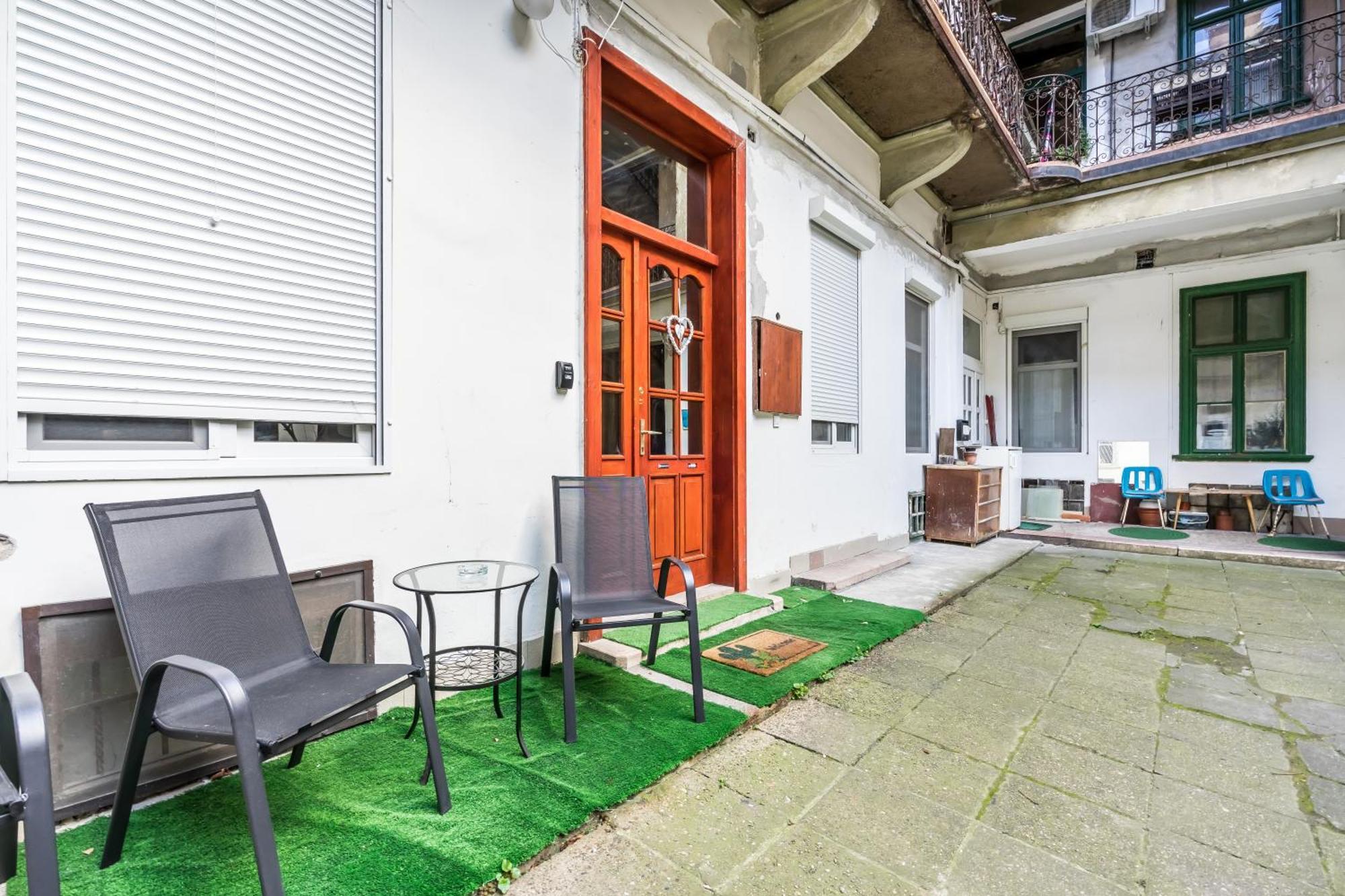 Bpr Stylish Mosaic Home With Terrace Budapešť Exteriér fotografie